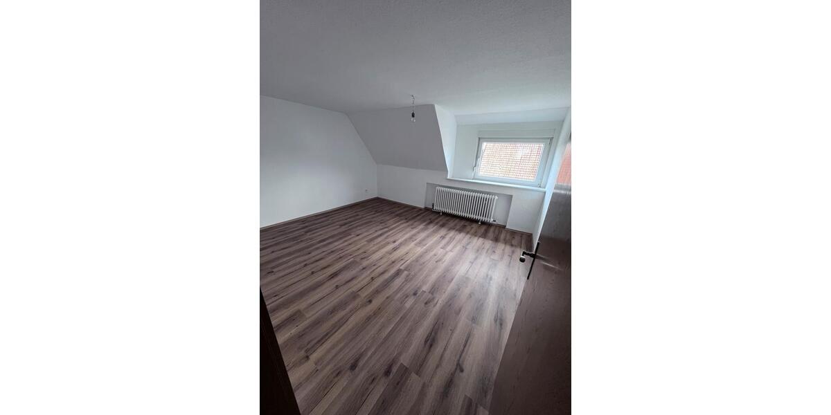 Reihenhaus Delligsen - 7 Zimmer, 195 m&sup2;, 1.050&euro; | Angebot:26225566