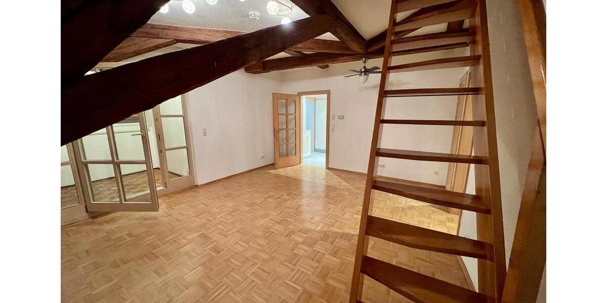 Außergewöhnliche 2-Zimmer-Wohnung mit Loggia und Dachstudio 2 zimmer