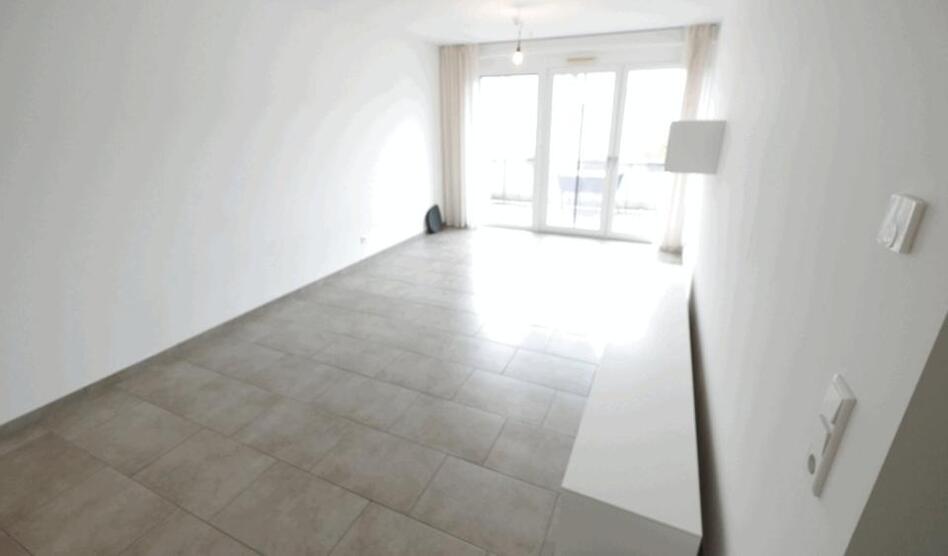 Drei-Zimmerwohnung, 1. OG, Aufzug, Stellplatz, EBK gg. 5.000 Euro zimmer