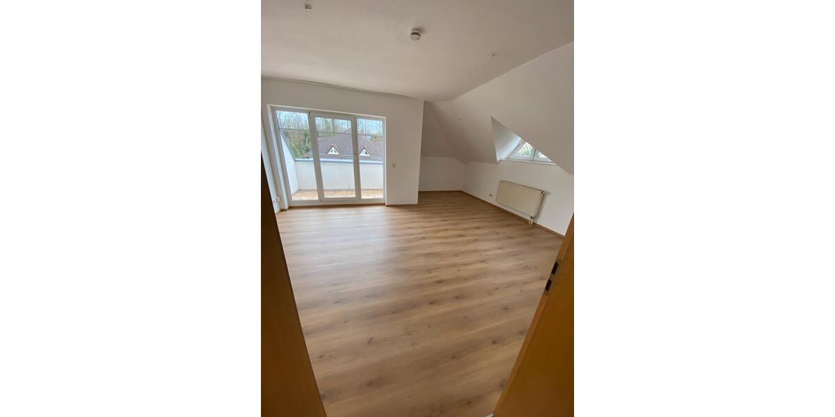Dachgeschoßwohnung Apolda - 2 Zimmer, 63 m&sup2;, 515&euro; | Angebot:25906021