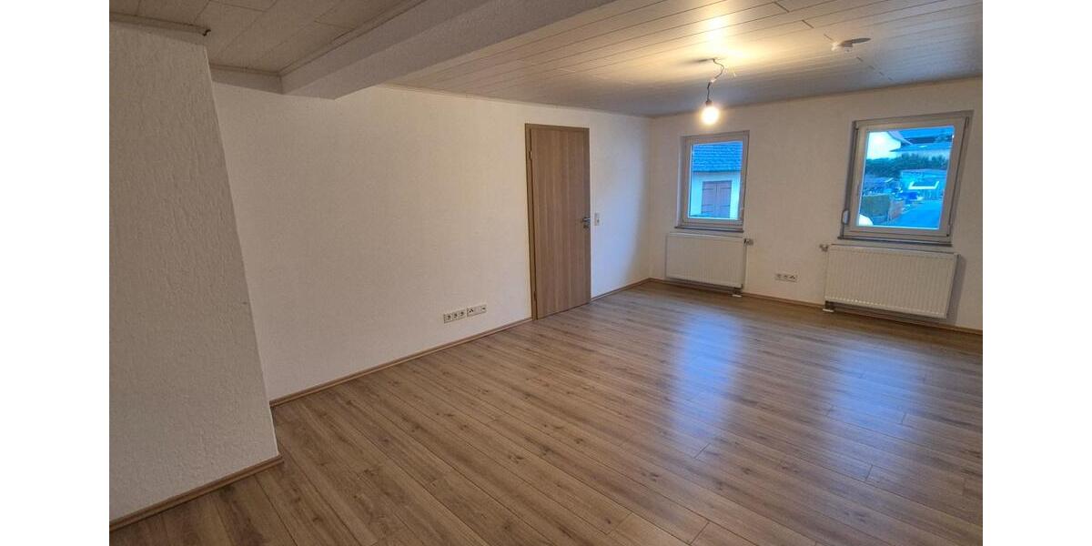 Gepflegte 4,5 Zi. Maisonette Wohnung mit großer Dachterrasse 4.5 zimmer