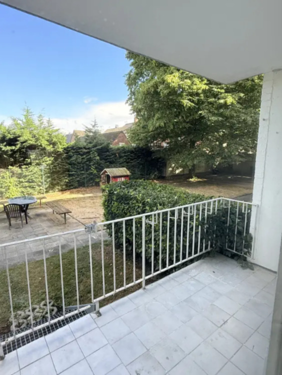 *Helle 4-Zimmer-Wohnung mit Balkon*