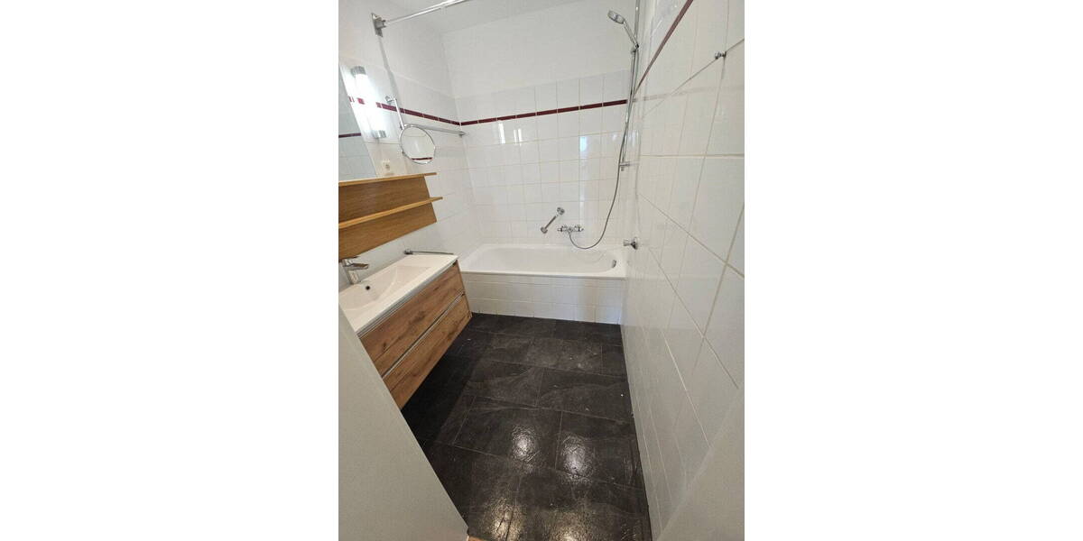 Etagenwohnung München Schwabing-Freimann - 3 Zimmer, 100 m&sup2;, 2.600&euro; | Angebot:26716076