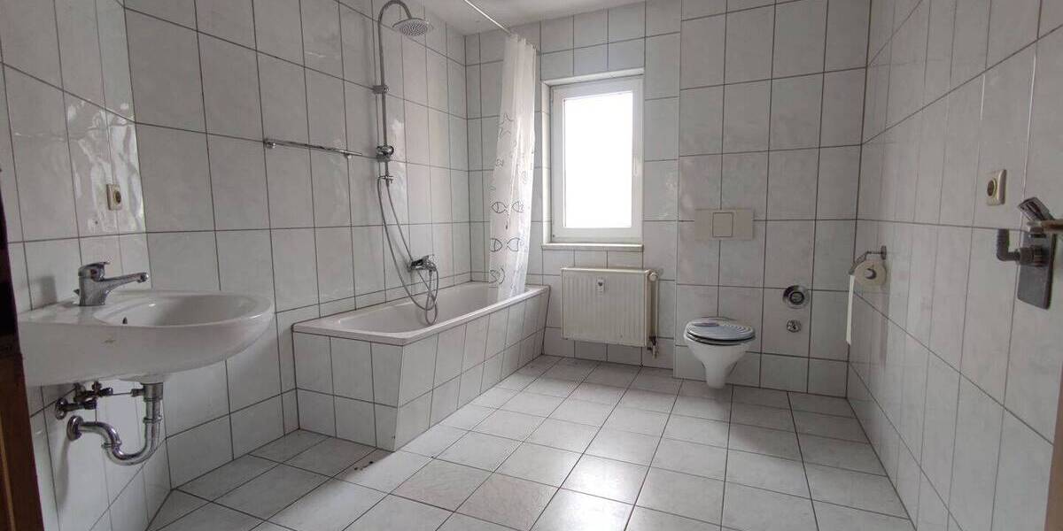 Etagenwohnung Bitterfeld Bitterfeld - 3 Zimmer, 95 m&sup2;, 575&euro; | Angebot:26630290
