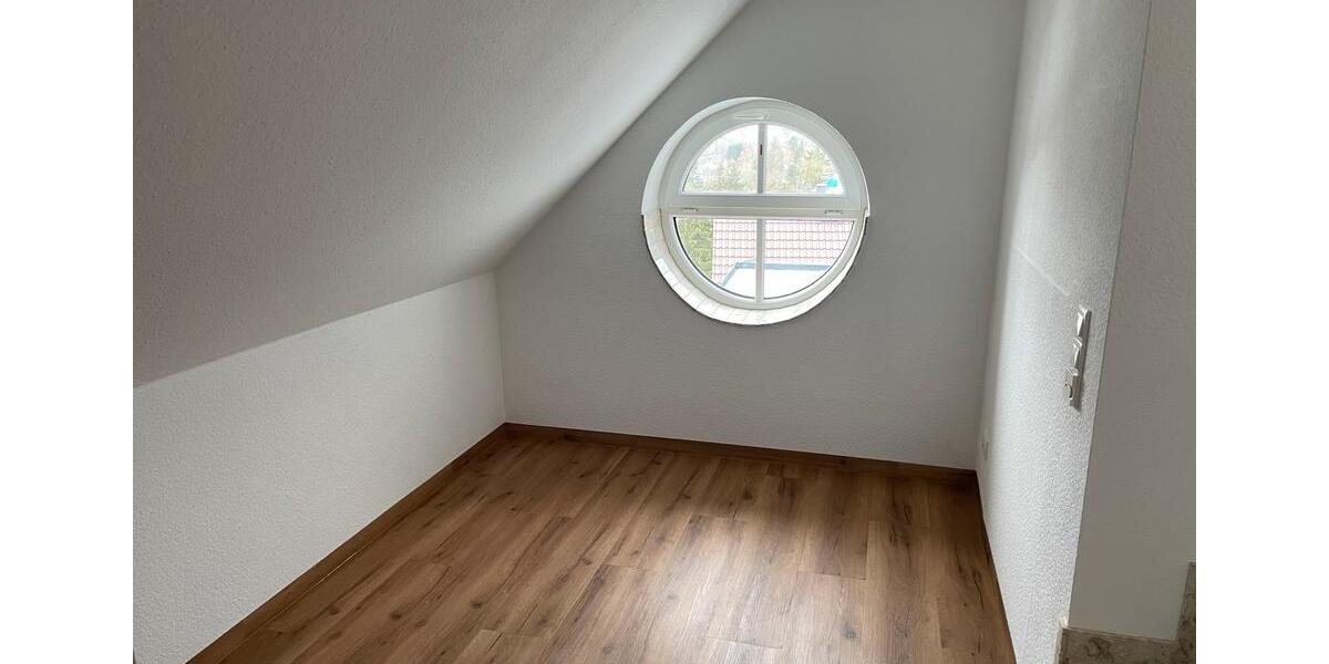 Dachgeschoßwohnung Suhl Aue 1 - 2.5 Zimmer, 75 m&sup2;, 593&euro; | Angebot:26004792