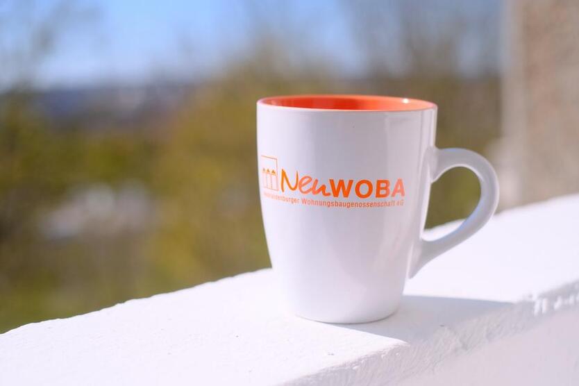 ... mit Balkon und Küche mit Fenster ... zimmer