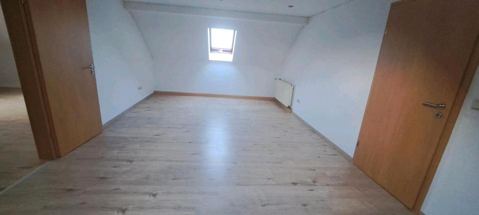 Dachgeschoßwohnung Schiffweiler - 2 Zimmer, 85 m&sup2;, 650&euro; | Angebot:26545567