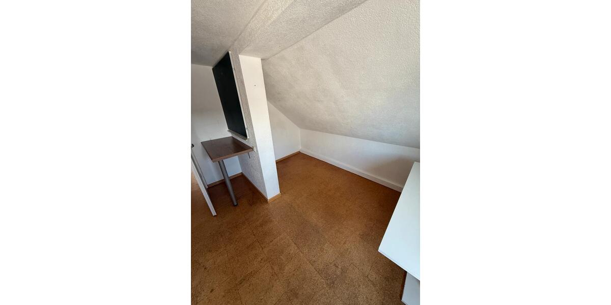 Dachgeschoßwohnung Kreuztal - 3 Zimmer, 72 m&sup2;, 550&euro; | Angebot:26692777