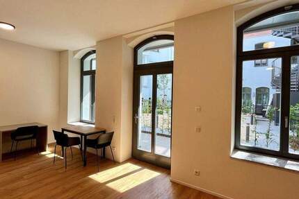 Loftige, möblierte 1-Zimmer-Wohnung mit großer Terrasse zum Erstbezug!