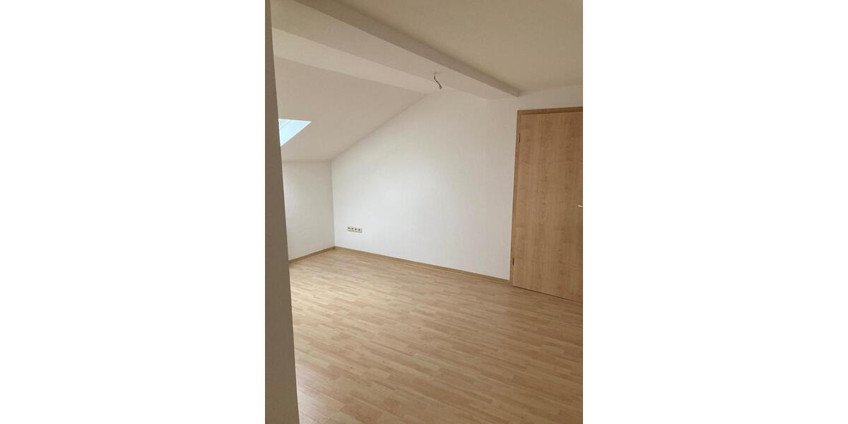 Dachgeschoßwohnung Greiz - 2 Zimmer, 43 m&sup2;, 243&euro; | Angebot:25883785