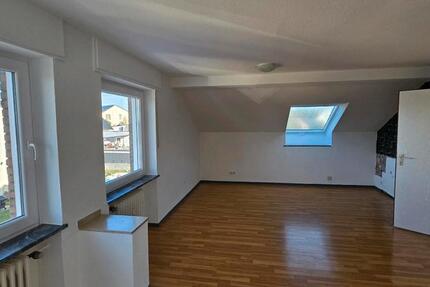 Attraktive 2-Zimmer-DG-Wohnung mit Gartennutzung in Gering