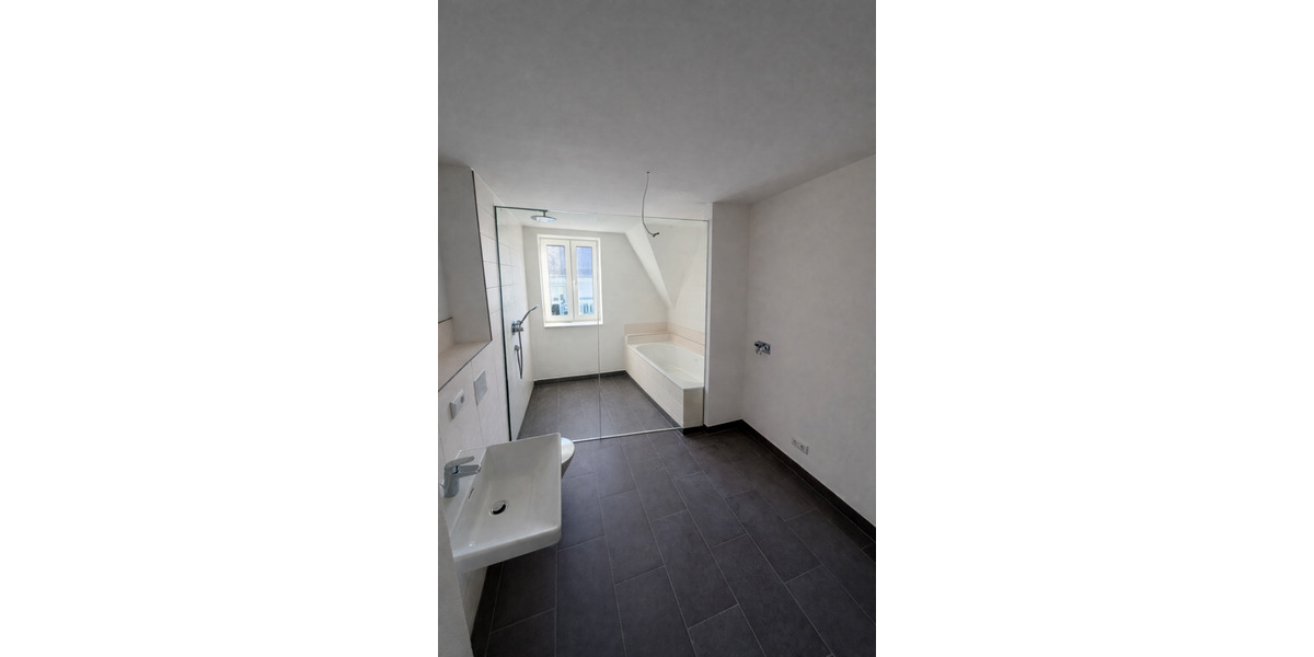 Dachgeschoßwohnung Freiberg - 4 Zimmer, 103 m&sup2;, 1.236&euro; | Angebot:25510951