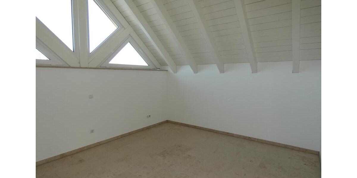 Dachgeschoßwohnung Finningen - 3 Zimmer, 126 m&sup2;, 820&euro; | Angebot:24865096