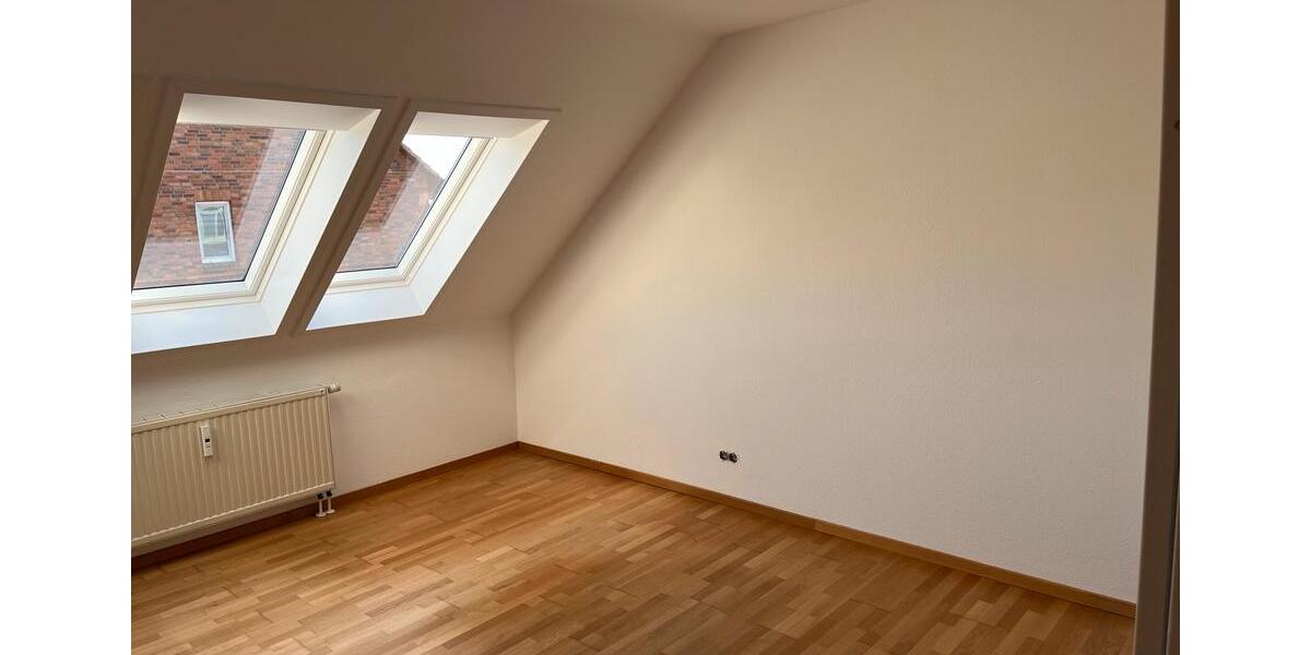 Dachgeschoßwohnung Schwerin Gartenstadt - 3 Zimmer, 84 m&sup2;, 1.050&euro; | Angebot:25964716