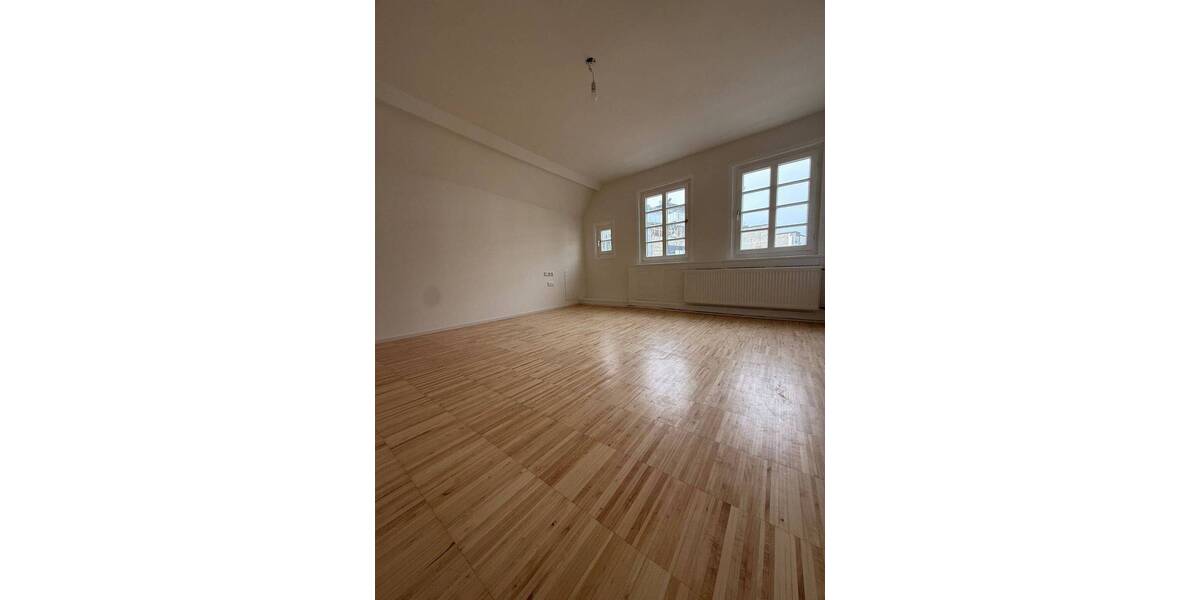 Etagenwohnung Stuttgart Mitte - 6 Zimmer, 176 m&sup2;, 3.800&euro; | Angebot:26476054