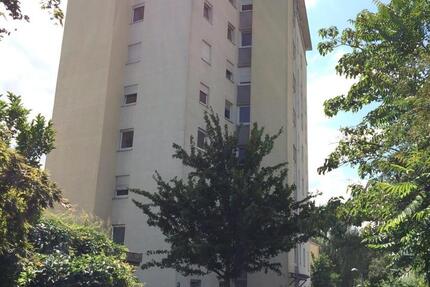 Wohnen mit Aussicht. Schöne 2-Zimmer-Wohnung mit Balkon im 7. OG