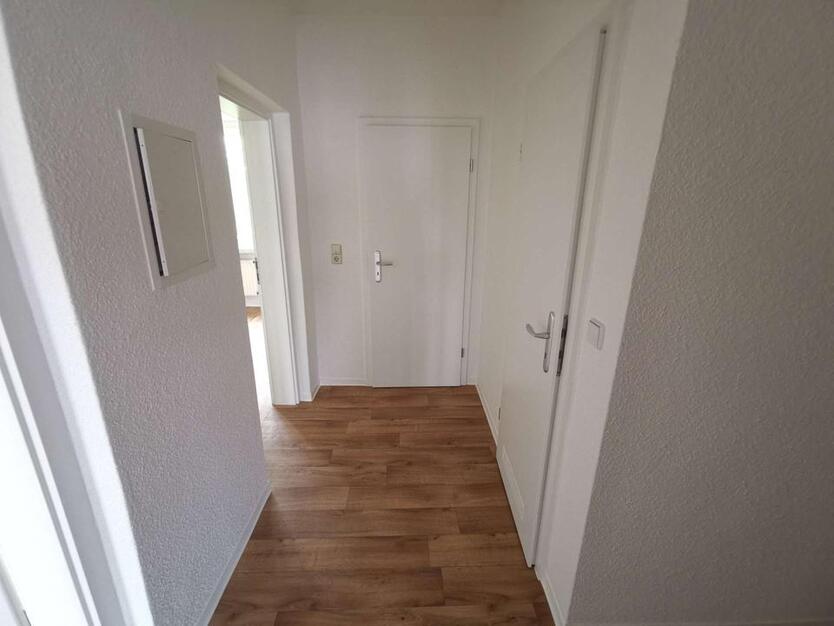Gerade in Renovierung für Sie - Helle 4-Raum-Wohnung mit Balkon - Stellplatz möglich