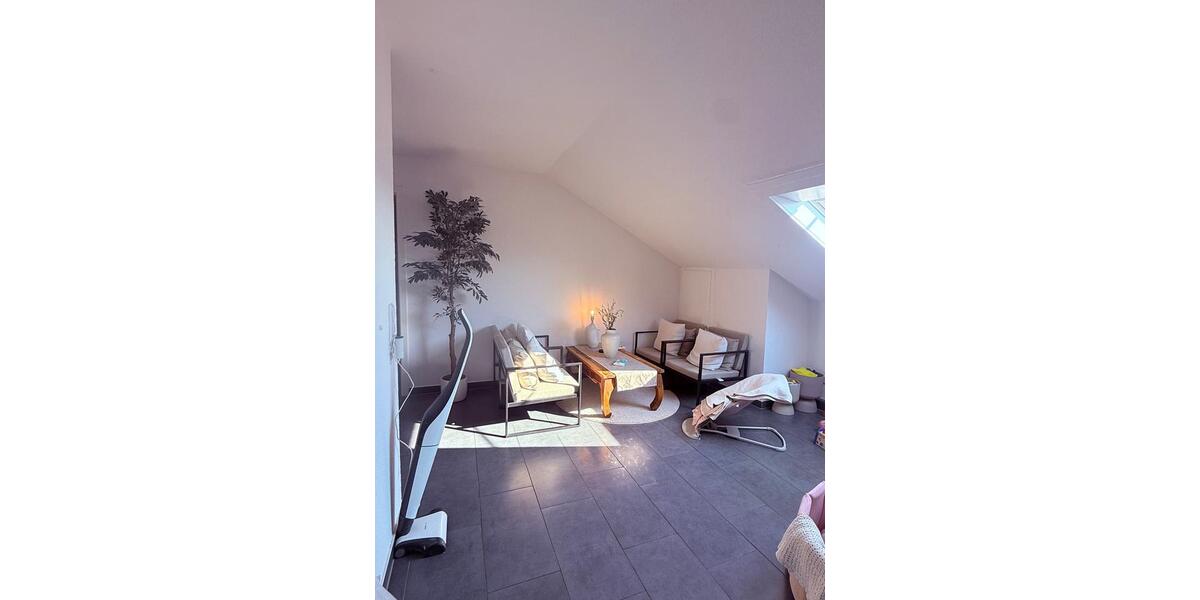 Dachgeschoßwohnung Schwaigern - 2 Zimmer, 55 m&sup2;, 780&euro; | Angebot:26022424