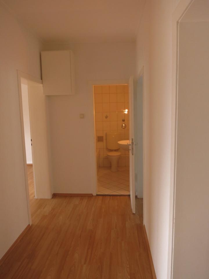 attraktive renovierte 3,5 Zimmer Wohnung in einem 5 Familienhaus
