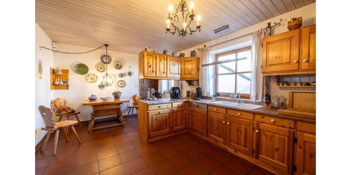 Einfamilienhaus Tiefenbach - 5 Zimmer, 204 m&sup2;, 3.000&euro; | Angebot:23820547