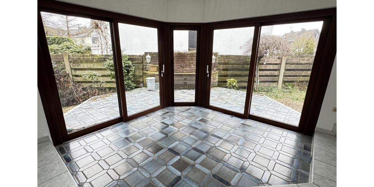 Erdgeschoßwohnung Bergisch Gladbach Paffrath - 4 Zimmer, 109 m&sup2;, 1.450&euro; | Angebot:25271153