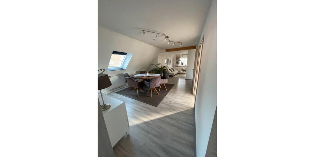 Dachgeschoßwohnung Homburg - 4 Zimmer, 110 m&sup2;, 950&euro; | Angebot:25989372