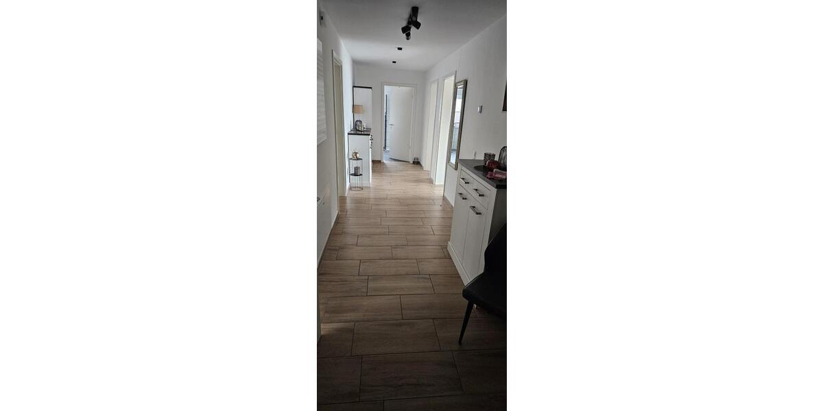Etagenwohnung Nordhastedt - 4 Zimmer, 130 m&sup2;, 1.000&euro; | Angebot:26393810