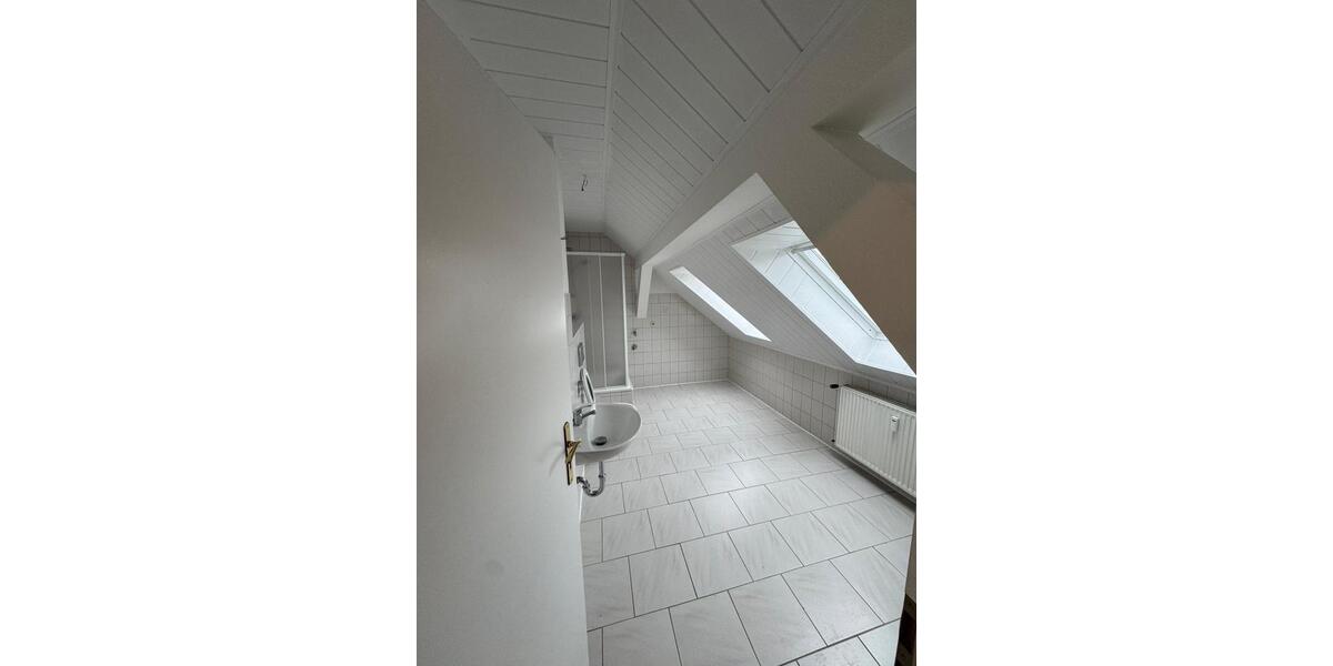 Dachgeschoßwohnung Weißenfels - 3 Zimmer, 74 m&sup2;, 518&euro; | Angebot:25999383