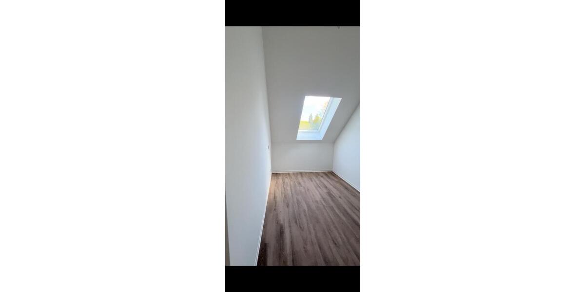 Dachgeschoßwohnung Freital - 4 Zimmer, 91 m&sup2;, 1.420&euro; | Angebot:26086293