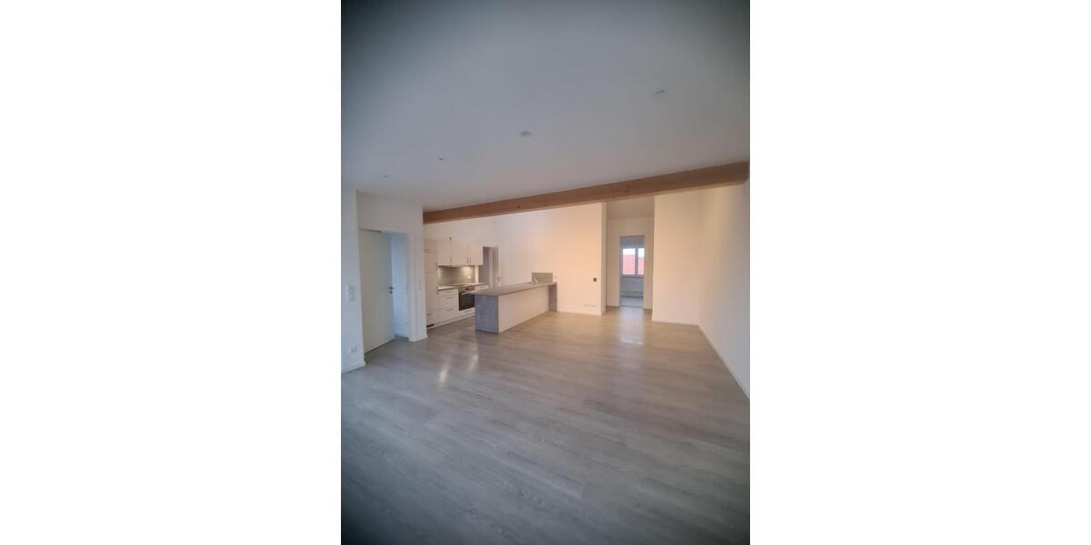 Dachgeschoßwohnung Weiden in der Oberpfalz - 3 Zimmer, 95 m&sup2;, 1.350&euro; | Angebot:24781194