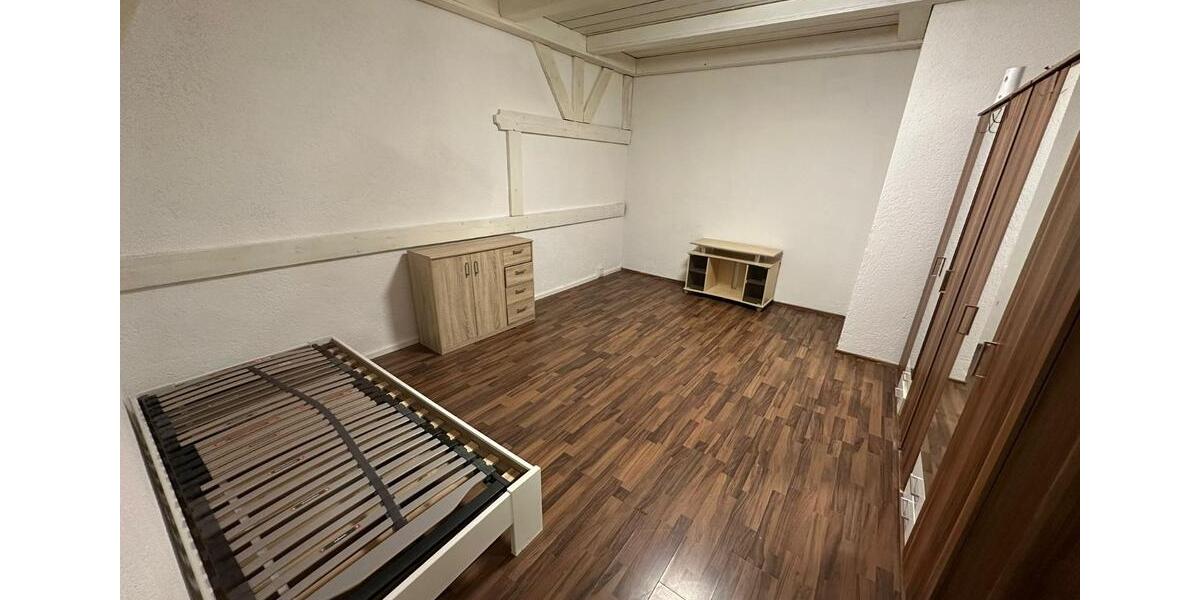 Große, teilmöblierte 3,5-Zimmer Wohnung zu vermieten, WG geeignet 3 zimmer