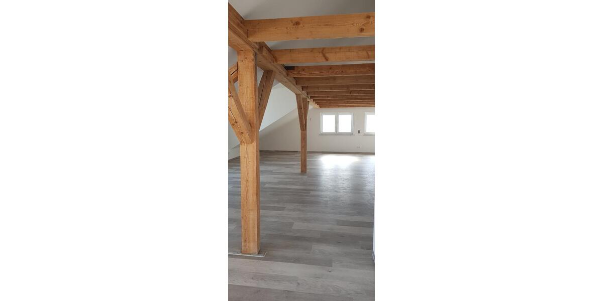 Helle 2 Zimmer-Wohnung mit Dachterrasse zimmer