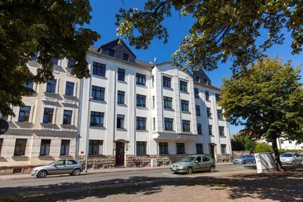 2 Raum Altbauwohnung mit Balkon in zentraler Lage zimmer
