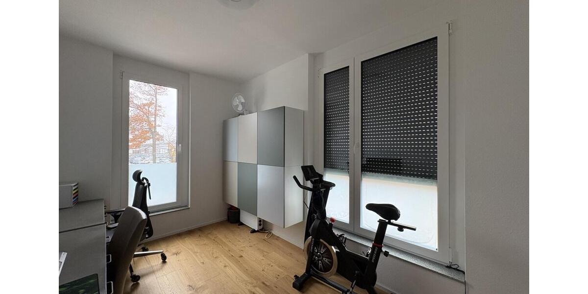 Top gelegene Penthouse-Wohnung mit Balkon und Einbauküche 3 zimmer