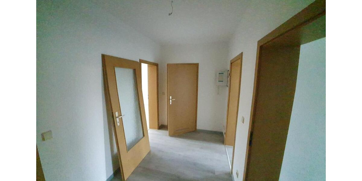 Renovierte, helle 3-Raum-Wohnung mit Einbauküche 3 zimmer