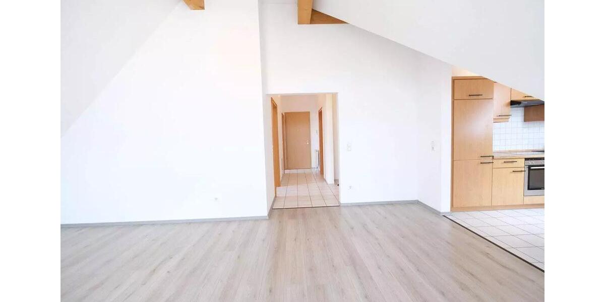 Dachgeschoßwohnung Deggendorf - 3 Zimmer, 66 m&sup2;, 700&euro; | Angebot:26697463