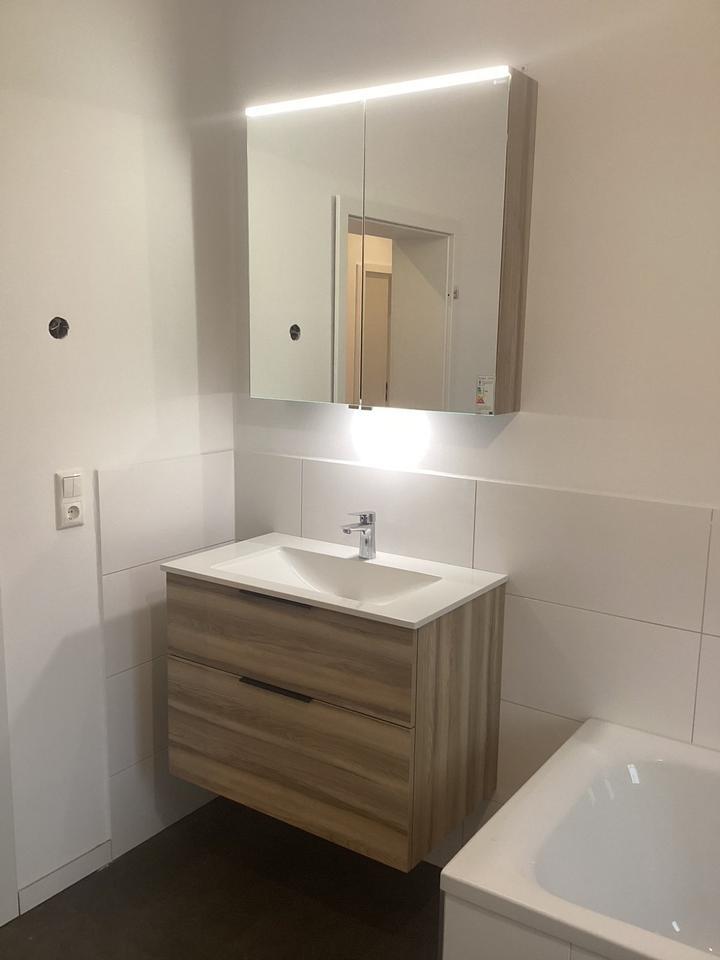 Sehr schöne helle 3 Raum Wohnung zimmer