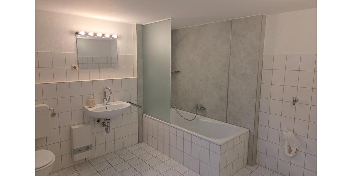 4-Zimmer Wohnung, Küche, Bad in Hardegsen Hevensen 128 m3 4 zimmer