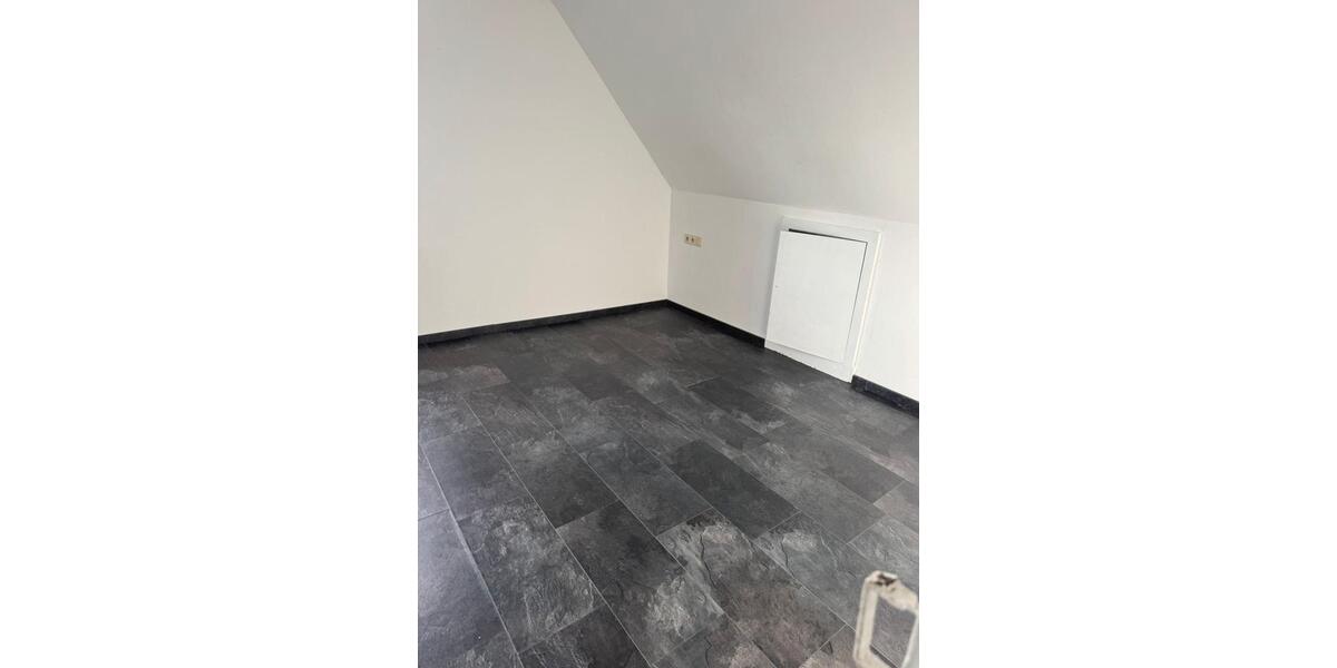 Dachgeschoßwohnung Schwäbisch Hall - 5 Zimmer, 110 m&sup2;, 750&euro; | Angebot:24604042