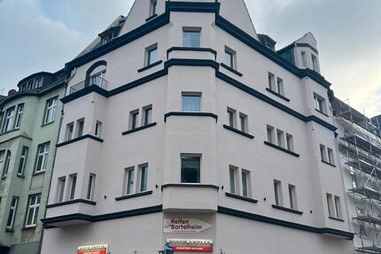 4,5 Zimmer Wohnung 110qm mit Balkon ab 01.01.26 zu vermieten 4 zimmer