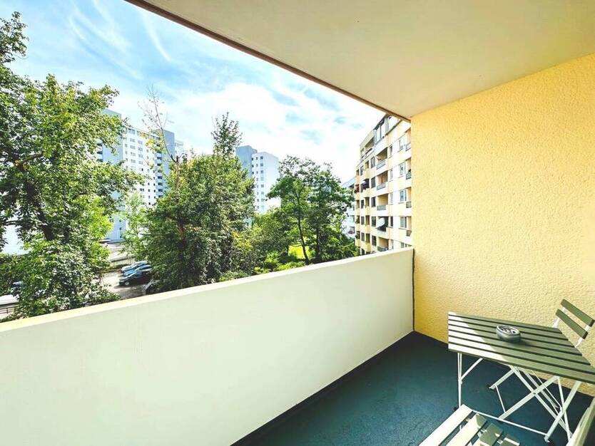 WOHNEN AUF ZEIT: Stylisch, kompakt, zentral - möbliertes Apartment mit Balkon beim KaDeWe