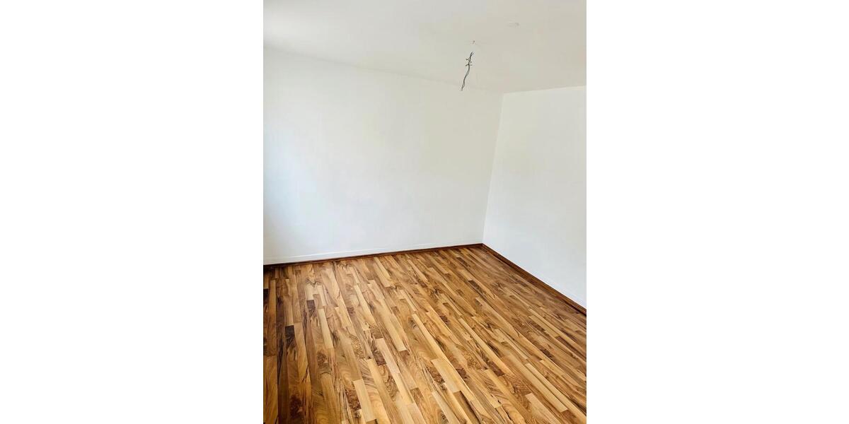Etagenwohnung Reutlingen Reutlingen (Kernstadt) - 6 Zimmer, 130 m&sup2;, 1.300&euro; | Angebot:26589595