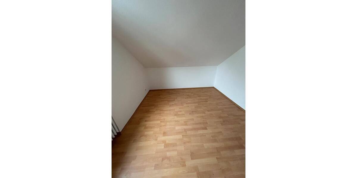 Dachgeschoßwohnung Langenzenn - 4 Zimmer, 94 m&sup2;, 850&euro; | Angebot:24812555
