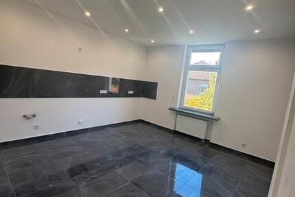 Helle 3 Zimmer Wohnung - Erstbezug nach Sanierung 1. OG zimmer