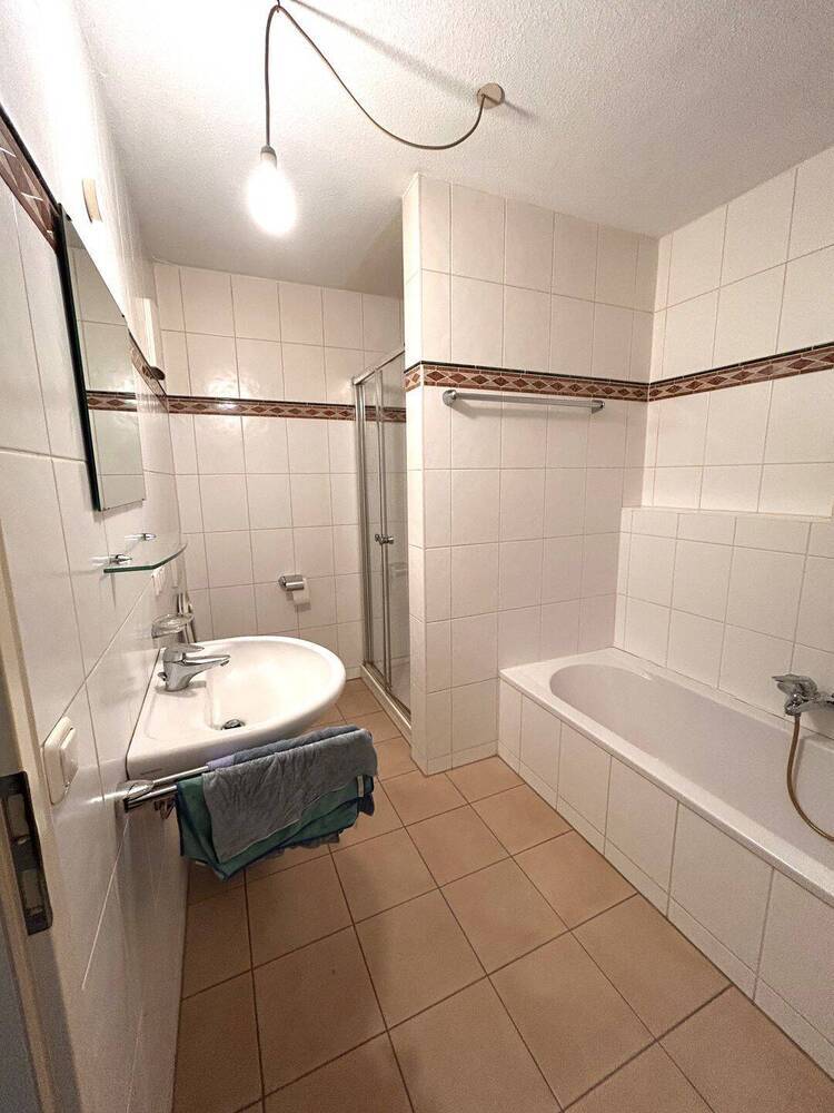Helle Dachgeschoss-Wohnung mit 2 ½ Zimmer auf 80 m² mit Laubengang AtRIUm in der Postgasse mit Aufzug & Tiefgaragenstellplätze in der Innenstadt