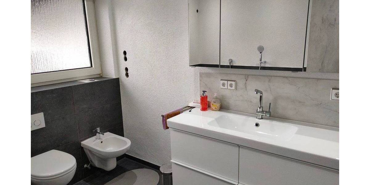 Etagenwohnung Holzheim - 5 Zimmer, 120 m&sup2;, 1.350&euro; | Angebot:26840382