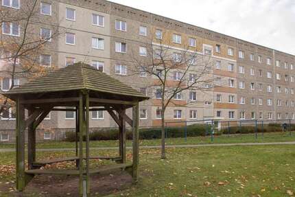 Wohnung zum Mieten in Neubrandenburg 262 € 59.96 m² 3 zimmer