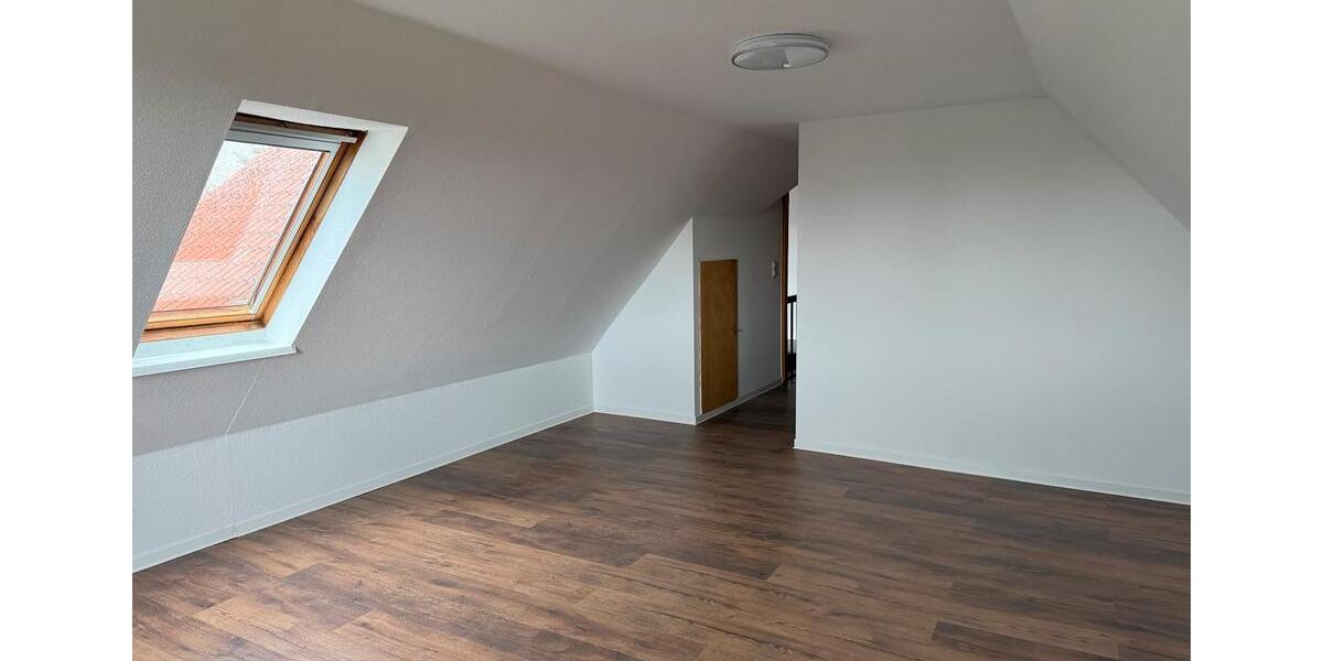 Dachgeschoßwohnung Lindhorst - 3.5 Zimmer, 102 m&sup2;, 850&euro; | Angebot:26582753