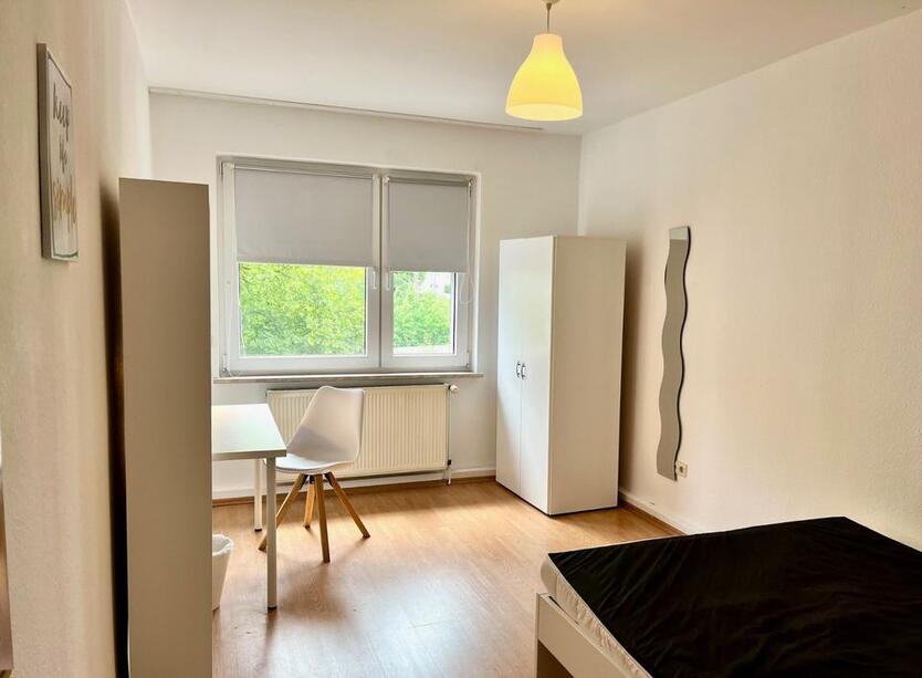 Ab sofort: Wuppertal HBF: Großes Zimmer in 3er WG mit WLAN,Balkon