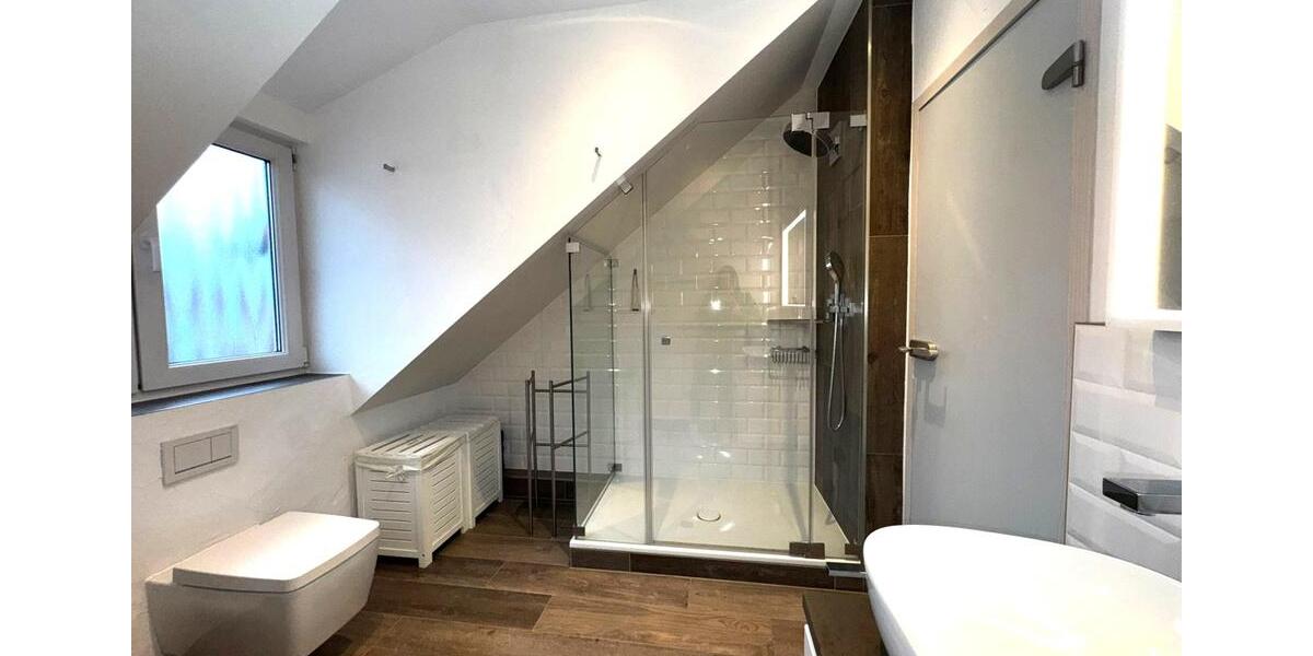 Dachgeschoßwohnung Wiesbaden Mainz-Kastel - 2 Zimmer, 65 m&sup2;, 1.150&euro; | Angebot:26381966